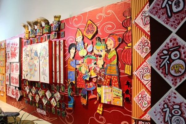 舉辦“年俗文化”藝術(shù)工作坊展示活動(dòng)